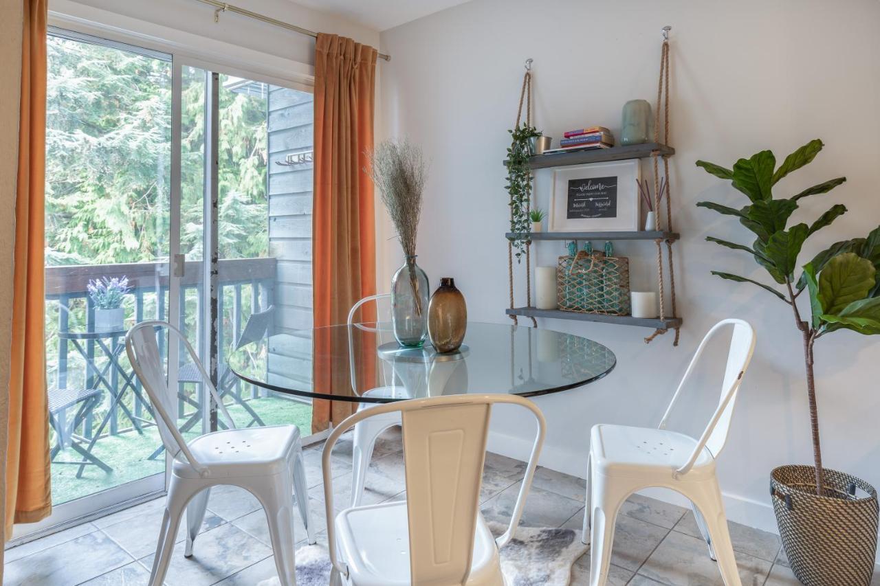 Updated Whistler Creek Studio With Parking Extérieur photo