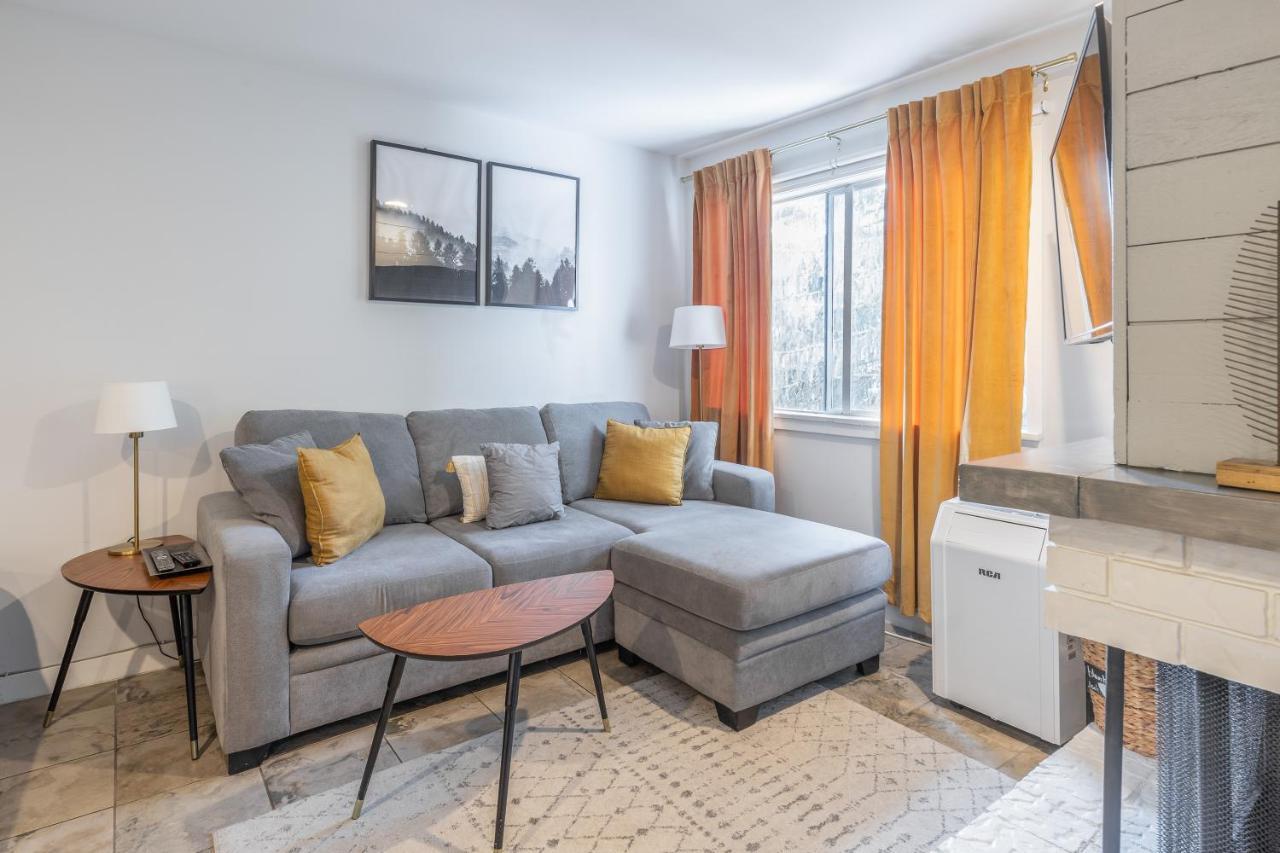 Updated Whistler Creek Studio With Parking Extérieur photo
