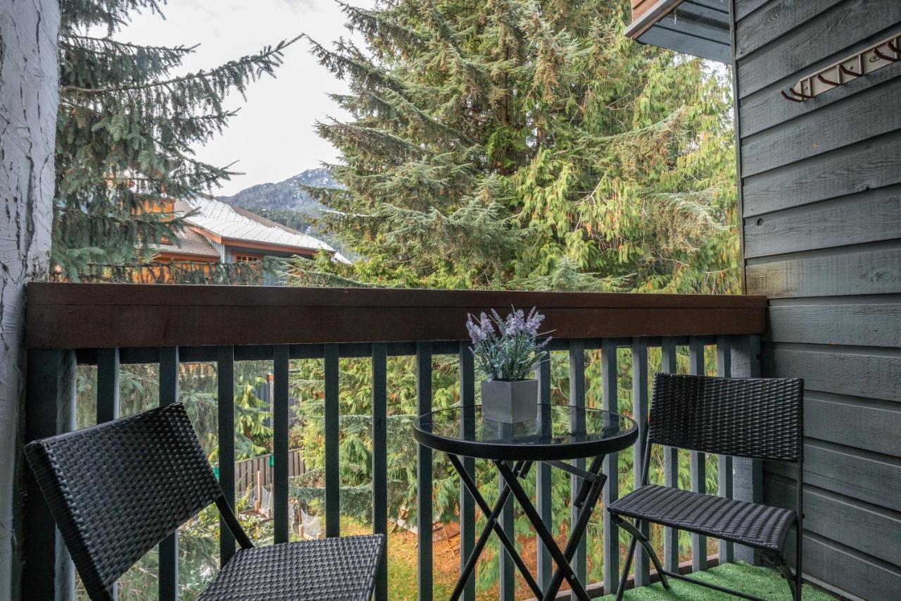 Updated Whistler Creek Studio With Parking Extérieur photo